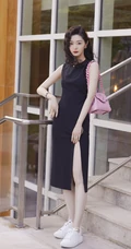 宋轶羊毛卷复古发型搭配黑色开叉长裙个性摩登春日写真美照