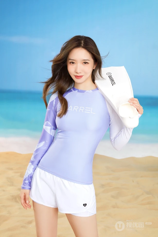 孟美岐运动装系列海边浪漫灵动广告写真大片