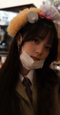 欧阳娜娜畅游迪士尼俏皮可爱街拍写真照片