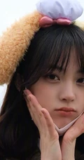 欧阳娜娜畅游迪士尼俏皮可爱街拍写真照片