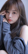 皮肤水嫩白皙娇柔少女灰色肩带背心短裤居家服好看写真图片