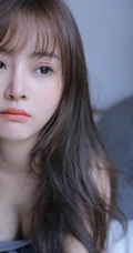 皮肤水嫩白皙娇柔少女灰色肩带背心短裤居家服好看写真图片