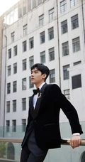 帅气小生龚俊黑色休闲西装礼服穿搭尽显暖男气质写真照片