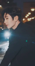 李汶翰化身午夜街头黑衣王子帅气街拍写真照片