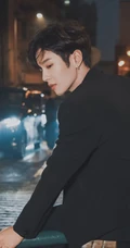 李汶翰化身午夜街头黑衣王子帅气街拍写真照片