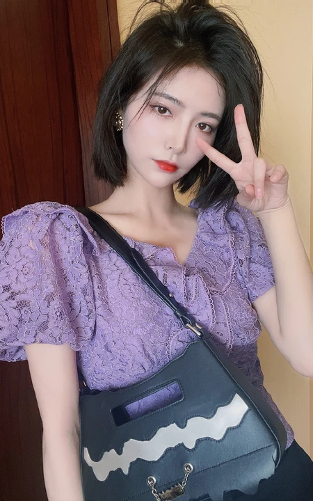 许佳琪蕾丝紫裙穿搭可爱十足自拍写真照片