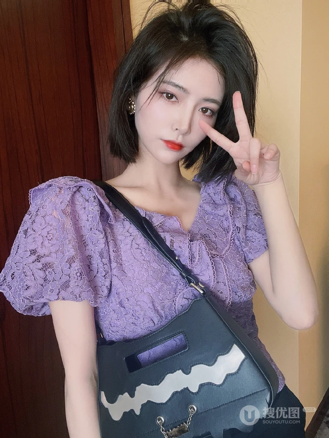 许佳琪蕾丝紫裙穿搭可爱十足自拍写真照片