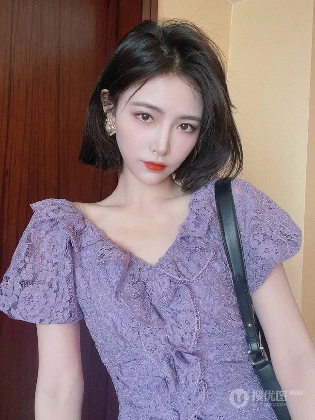 许佳琪蕾丝紫裙穿搭可爱十足自拍写真照片