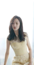王鸥鹅黄色蕾丝连衣裙穿搭优雅气质写真美照