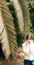沈月白色毛衣牛仔短裤穿搭清新清新户外游玩森系写真美照