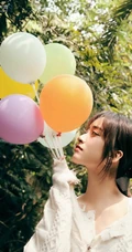 沈月白色毛衣牛仔短裤穿搭清新清新户外游玩森系写真美照