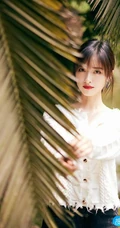 沈月白色毛衣牛仔短裤穿搭清新清新户外游玩森系写真美照