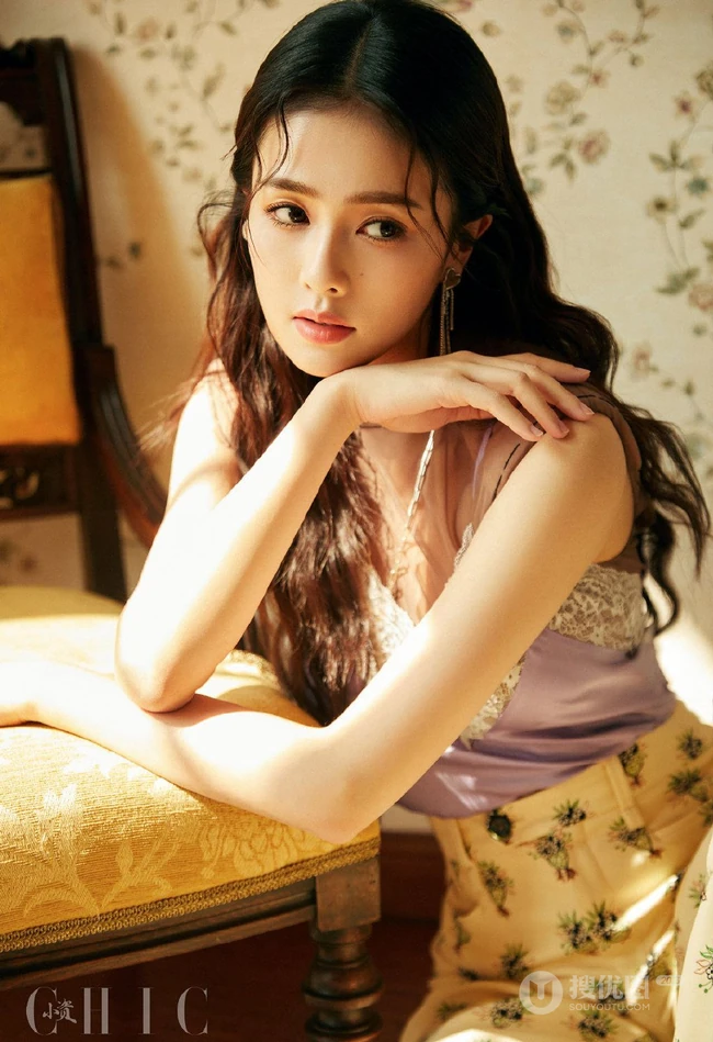 白露优雅复古文静印花系列穿搭杂志写真美照