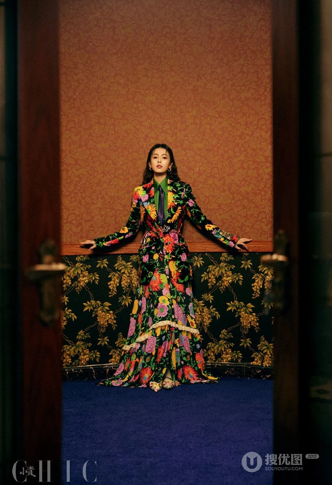 白露优雅复古文静印花系列穿搭杂志写真美照