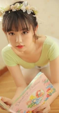 跳舞的女孩，漂亮可人浅粉00后少女紧身跳舞服穿着动人写真美照