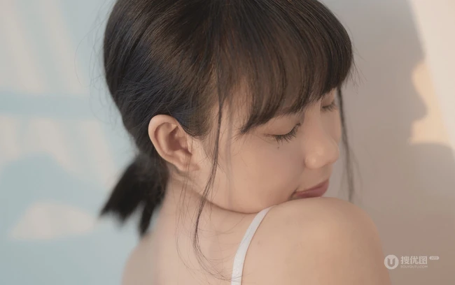 可爱元气少女肩带背心短裤居家厨房悠闲随性写真图集