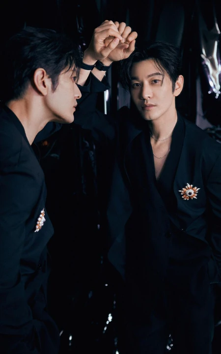黄晓明全黑look西服套装写真图片