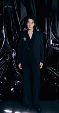 黄晓明全黑look西服套装写真图片