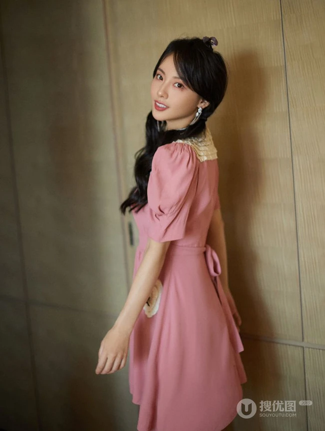张嘉倪芭比粉裙着身可爱元气十足写真美照