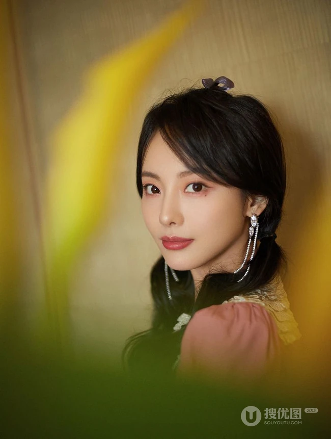 张嘉倪芭比粉裙着身可爱元气十足写真美照