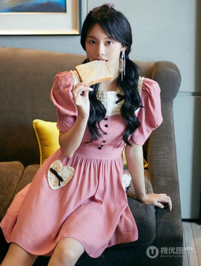 张嘉倪芭比粉裙着身可爱元气十足写真美照