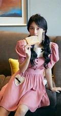 张嘉倪芭比粉裙着身可爱元气十足写真美照