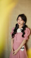 张嘉倪芭比粉裙着身可爱元气十足写真美照