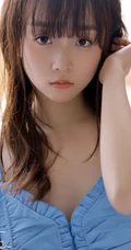 齐刘海发型的漂亮可爱女生小姐姐蓝色肩带衣牛仔裤元气十足写真美照