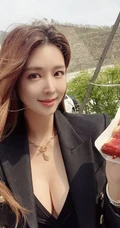 柔美绝伦，汹涌身材精选韩国网红女生气质亮眼自拍，生活照，旅拍图片图集