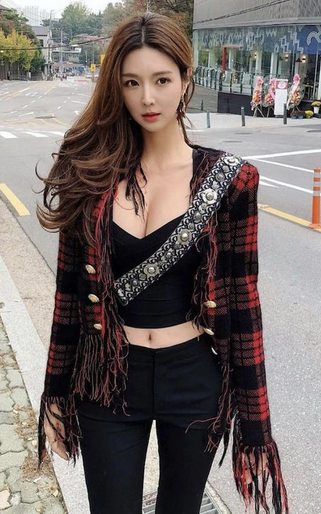 柔美绝伦，汹涌身材精选韩国网红女生气质亮眼自拍，生活照，旅拍图片图集