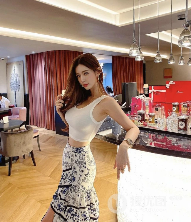 柔美绝伦，汹涌身材精选韩国网红女生气质亮眼自拍，生活照，旅拍图片图集