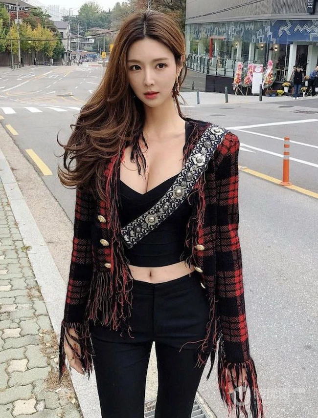 柔美绝伦，汹涌身材精选韩国网红女生气质亮眼自拍，生活照，旅拍图片图集