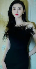 景甜黑色连衣裙穿搭宛若黑天鹅写真美照