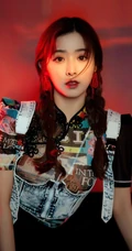 张含韵双马尾发型搭配衬衣短裙清新写真图片