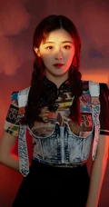 张含韵双马尾发型搭配衬衣短裙清新写真图片