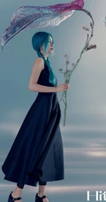 Angelababy蓝色双麻花辫发型登杂志梦幻写真图片