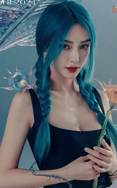 Angelababy蓝色双麻花辫发型登杂志梦幻写真图片