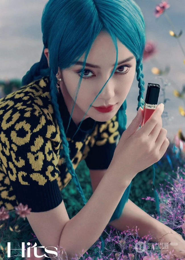 Angelababy蓝色双麻花辫发型登杂志梦幻写真图片