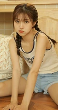 双马尾辫可爱浅粉少女杨茗茗休闲背心牛仔短裤穿着元气十足写真照