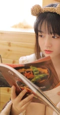 身段苗条可爱少女白色休闲居家背心短裤慵懒写真套图