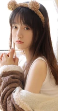 身段苗条可爱少女白色休闲居家背心短裤慵懒写真套图