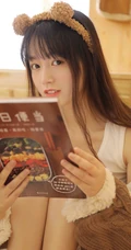 身段苗条可爱少女白色休闲居家背心短裤慵懒写真套图