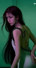 哈妮克孜青蛇白蛇双生，宛若女生蛇般婀娜写真图片
