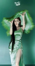 哈妮克孜青蛇白蛇双生，宛若女生蛇般婀娜写真图片