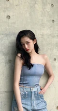 关晓彤紧身牛仔礼裙衣长裤穿着户外随拍写真图片