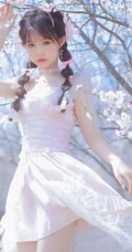 桃花林树下的双麻花辫清纯少女少女清新公主裙装扮写真美照