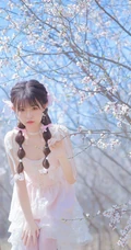 桃花林树下的双麻花辫清纯少女少女清新公主裙装扮写真美照