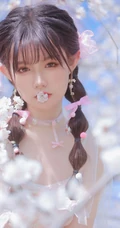 桃花林树下的双麻花辫清纯少女少女清新公主裙装扮写真美照