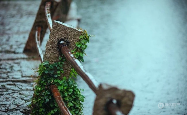 雨景，古街 阁楼 阁窗 唯美下雨天意境图片