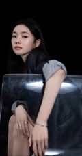00后吉林女生刘浩存黑色皮衣短裤甜美写真照片